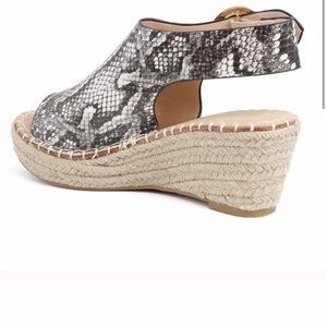 Catherine Malandrino 8.5 sandal wedge snake skin